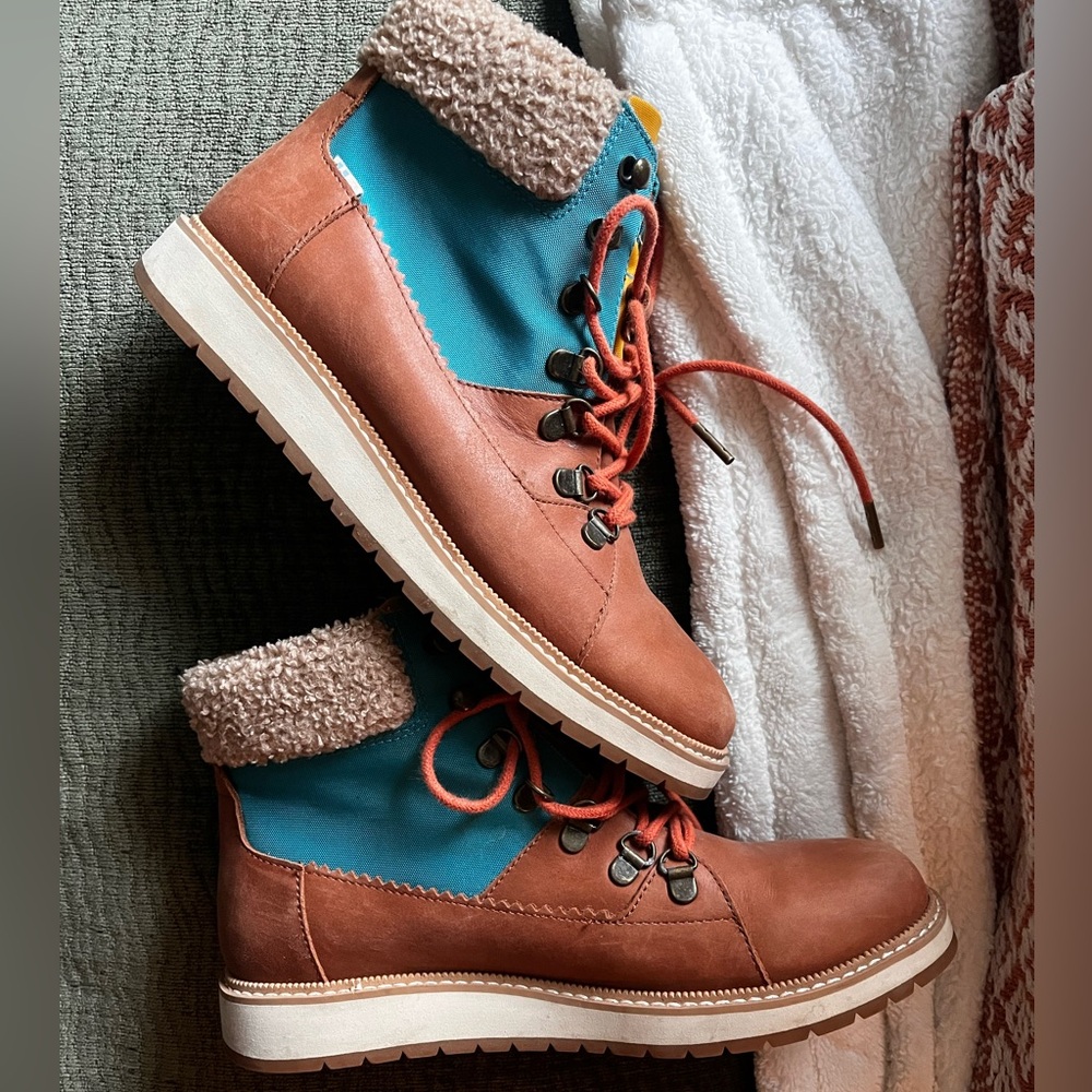 Tom’s women’s Mesa waterproof lace-up ankle boots.